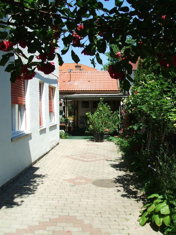 Appartement Otis Vendeghaz à Siófok Extérieur photo
