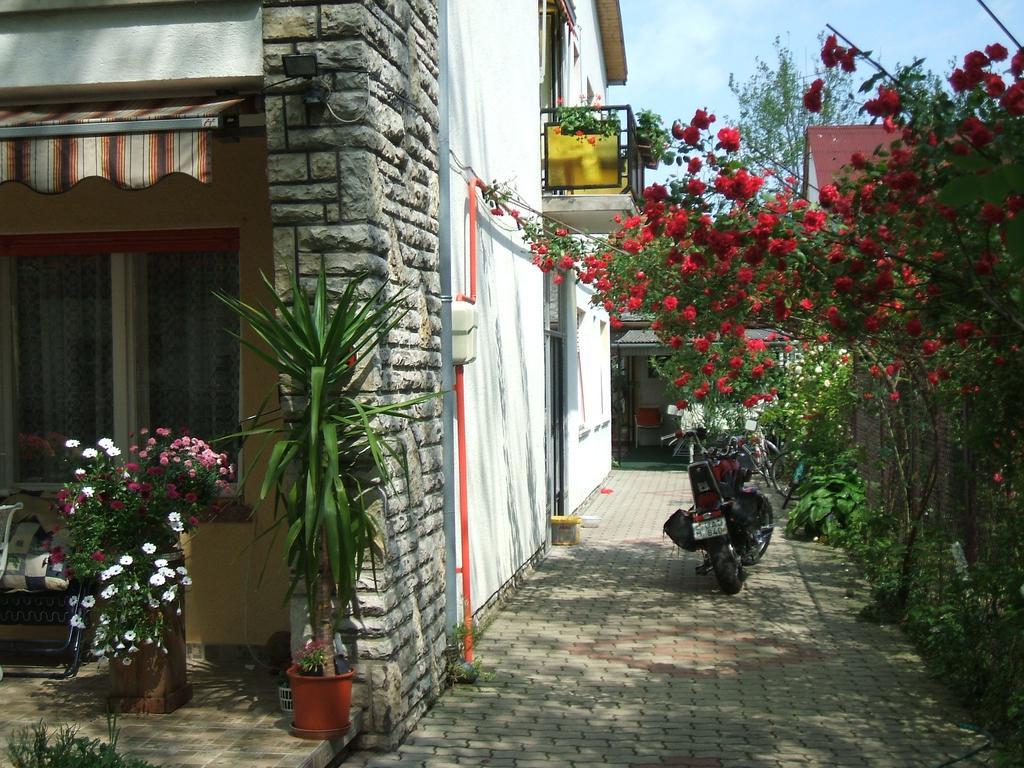 Appartement Otis Vendeghaz à Siófok Extérieur photo